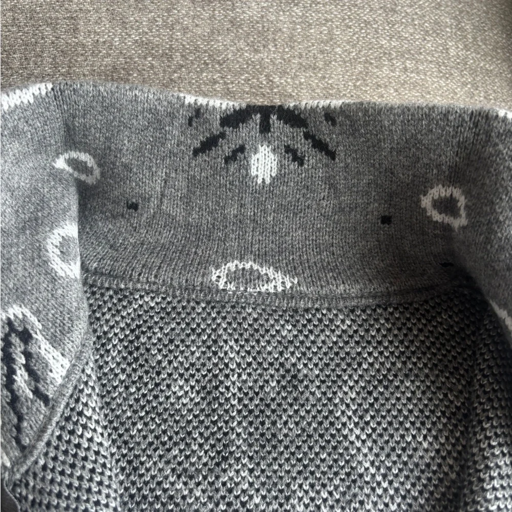 NWOT Gray Bandana Zip-Up Sweater Size Medium - Picture 7 of 10